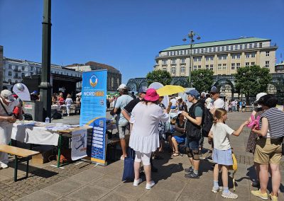 Hamburgs längste Tafel auf dem Rathausmarkt