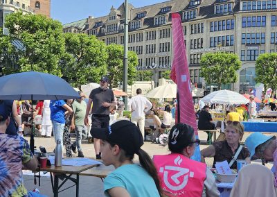 Hamburgs längste Tafel auf dem Rathausmarkt